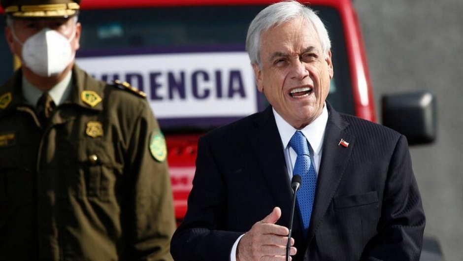 El Presidente Sebastián Piñera hizo un anuncio junto a los jefes de las Policías. (Foto: Aton). 
