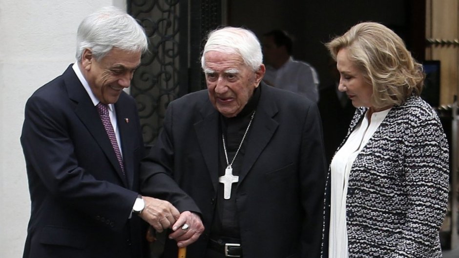 Sebastián Piñera junto a Bernardino Piñera y Cecilia Morel. (Foto: Agencia Uno). 